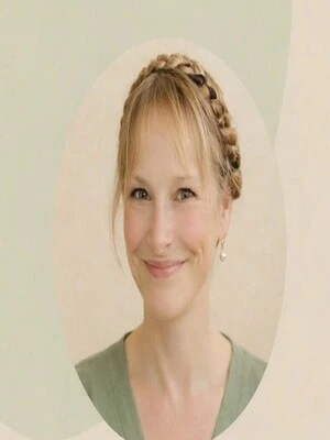 Selina Fairclough, holistic massage therapist in Godalming
